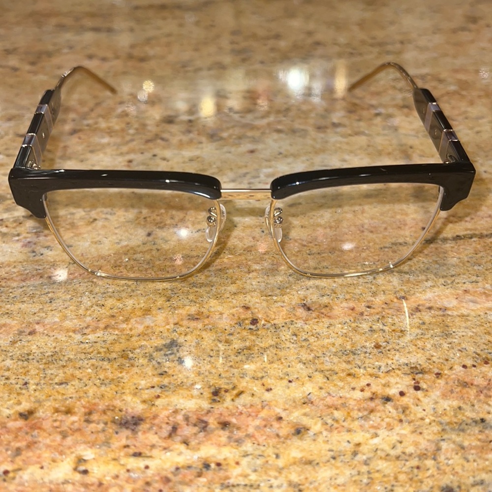 Gucci brand new frames optical authentic  GG0605O 001 52-16-145 eyewear unisex.